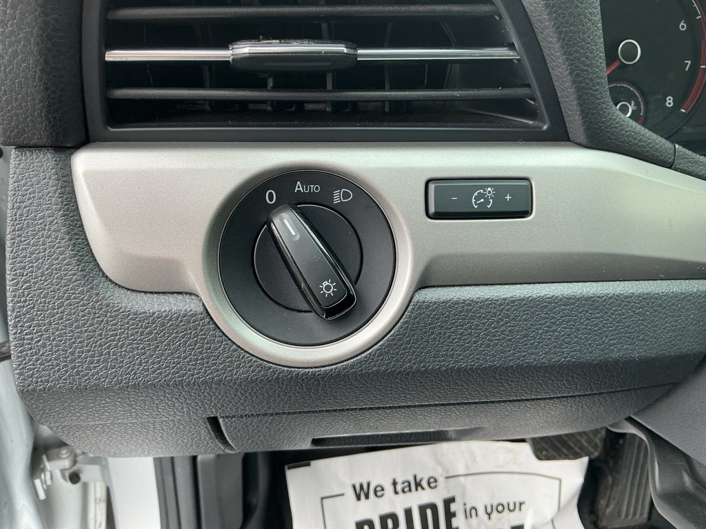 2020 Volkswagen Passat Image 17