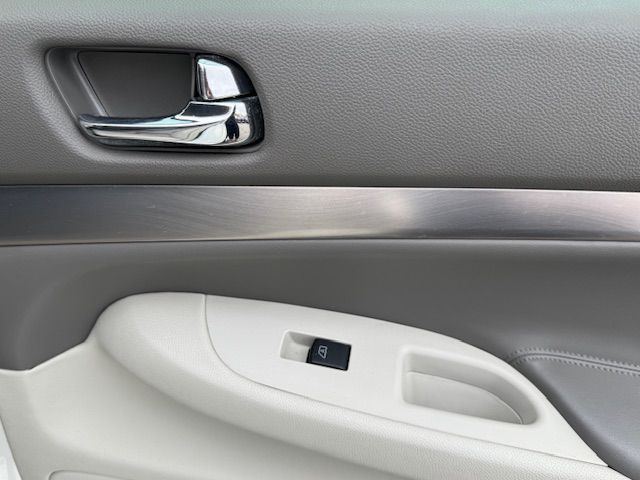 2012 INFINITI G37 Image 23