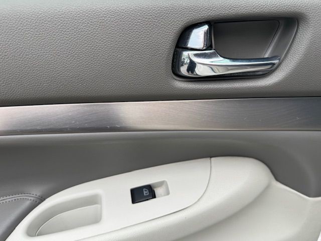 2012 INFINITI G37 Image 16