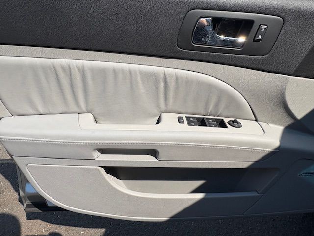2005 Cadillac STS Image 13