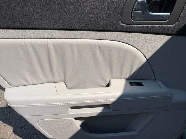 2005 Cadillac STS Image 16