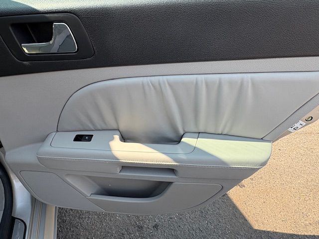 2005 Cadillac STS Image 22