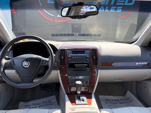 2005 Cadillac STS Image 24