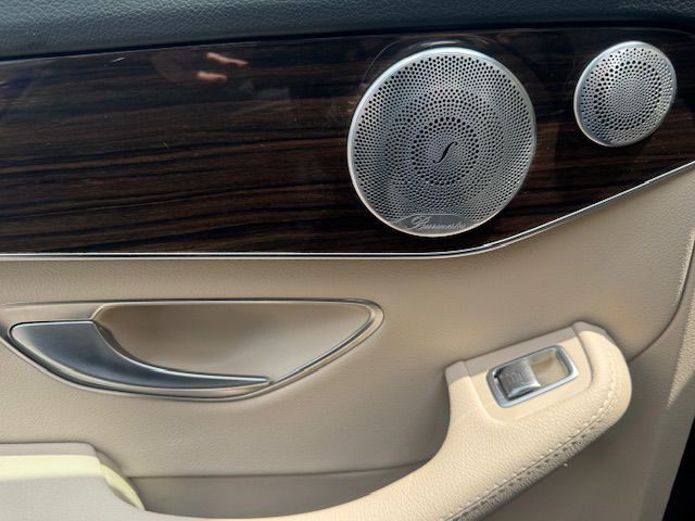 2017 Mercedes-Benz C-Class Image 17