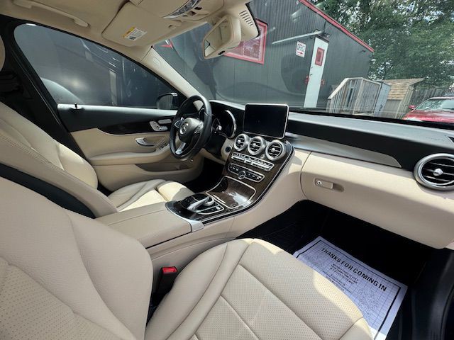 2017 Mercedes-Benz C-Class Image 19