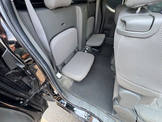 2013 Nissan Frontier Image 18