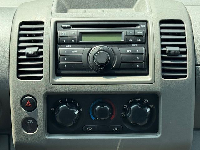 2013 Nissan Frontier Image 24