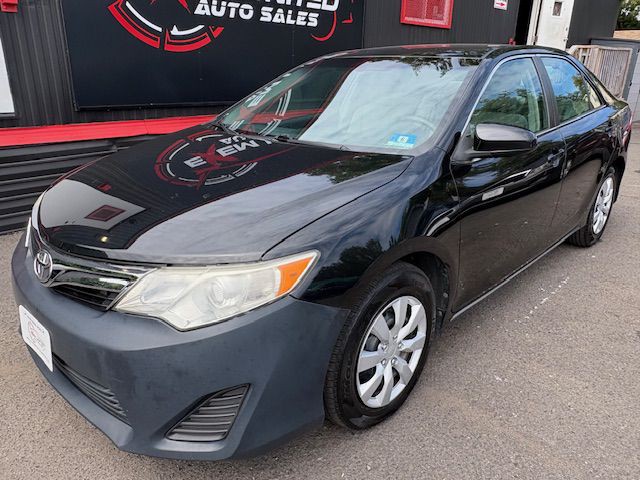 2014 Toyota Camry Image 2