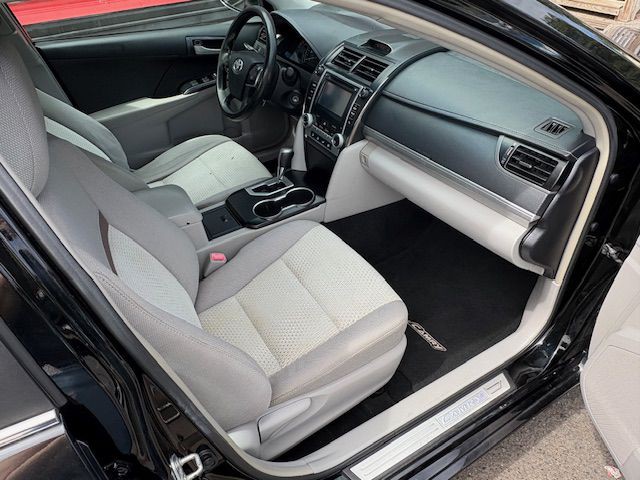 2014 Toyota Camry Image 17