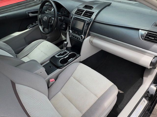 2014 Toyota Camry Image 18