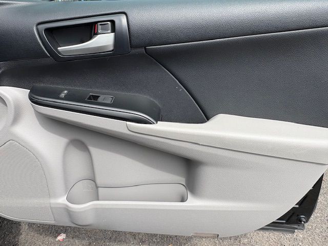 2014 Toyota Camry Image 19