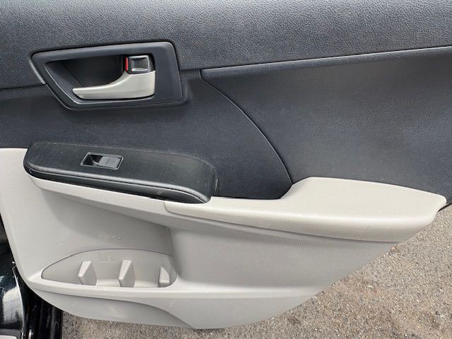 2014 Toyota Camry Image 22