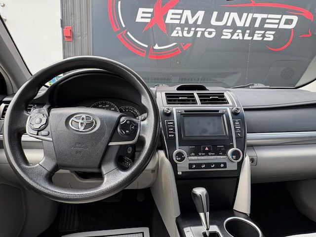 2014 Toyota Camry Image 24