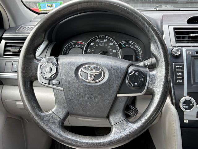 2014 Toyota Camry Image 25