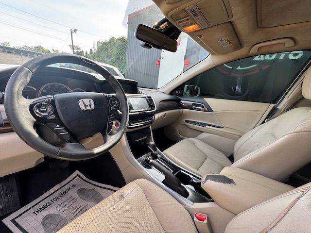2017 Honda Accord Image 12