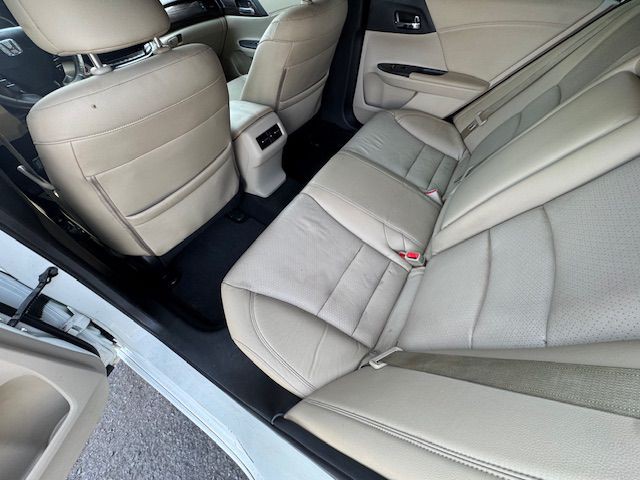 2017 Honda Accord Image 14