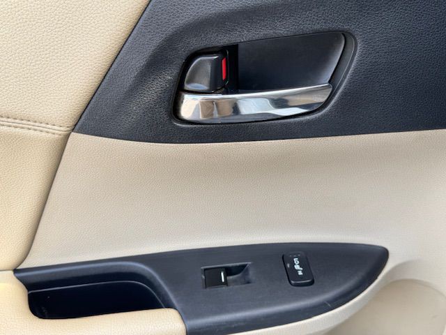 2017 Honda Accord Image 16
