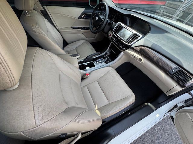 2017 Honda Accord Image 17