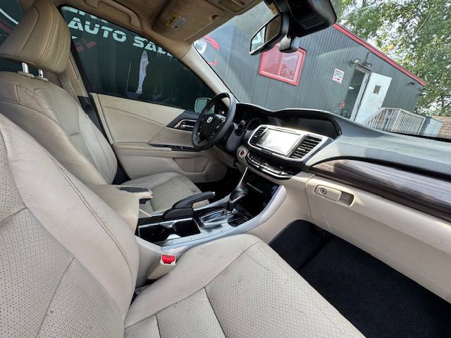 2017 Honda Accord Image 18