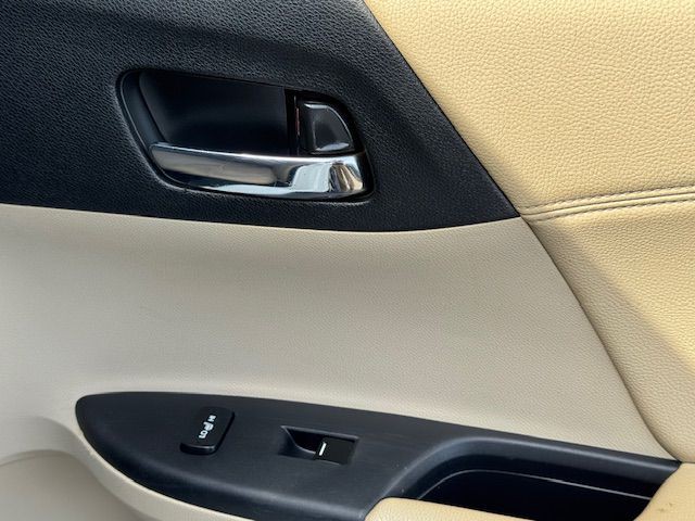 2017 Honda Accord Image 22
