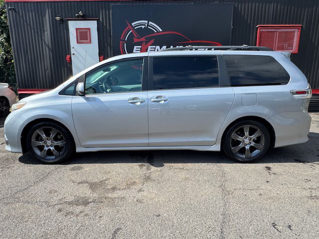2012 Toyota Sienna Image 3