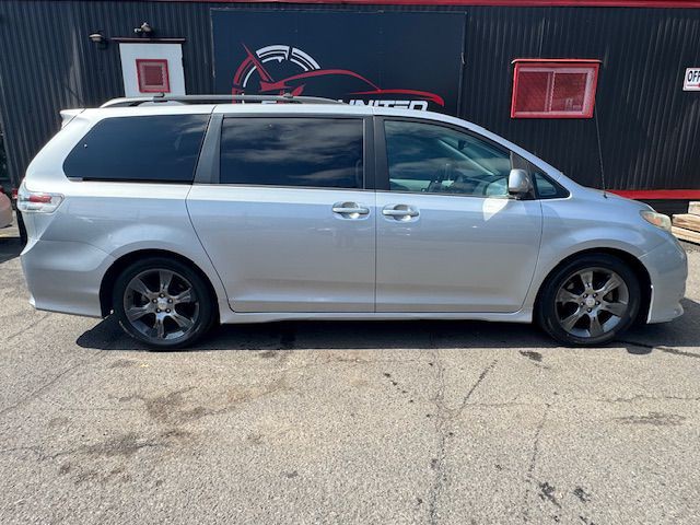 2012 Toyota Sienna Image 6