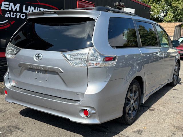 2012 Toyota Sienna Image 7