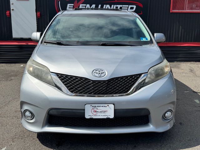 2012 Toyota Sienna Image 8