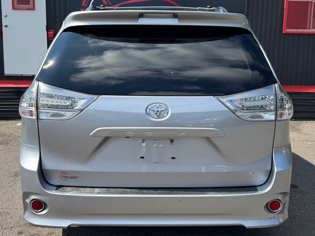 2012 Toyota Sienna Image 9