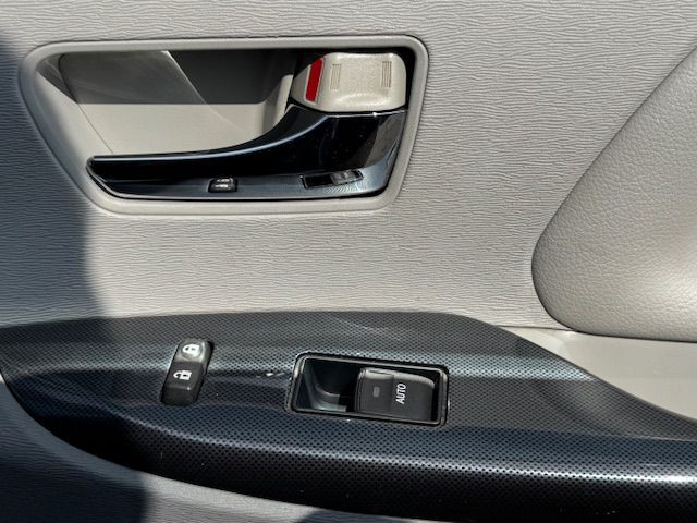 2012 Toyota Sienna Image 20
