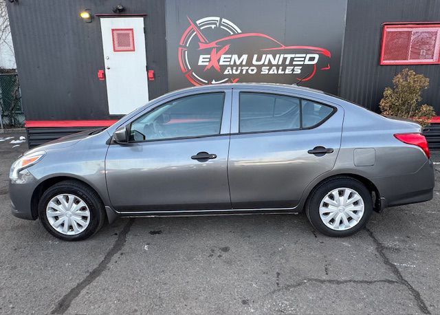2016 Nissan Versa Image 3
