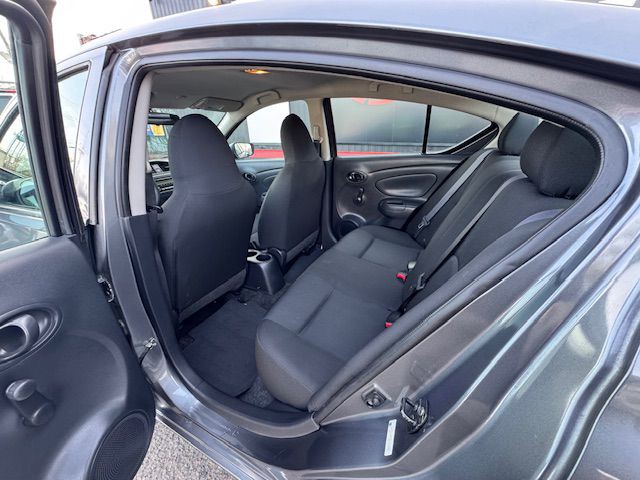 2016 Nissan Versa Image 13