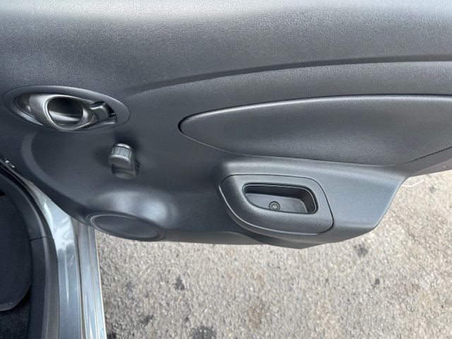2016 Nissan Versa Image 21
