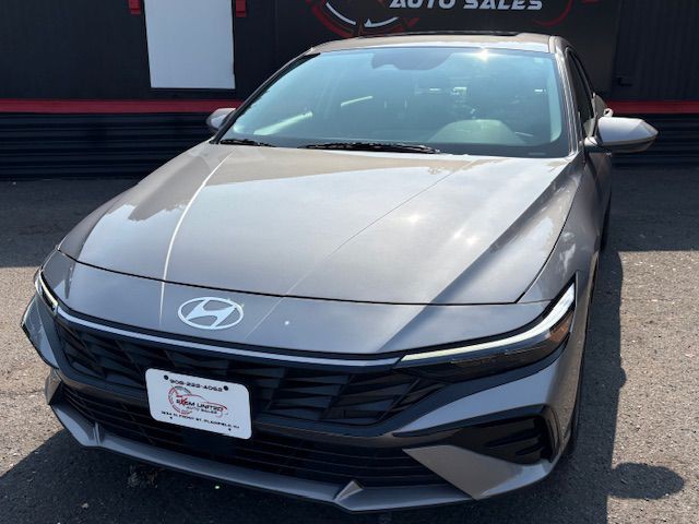 2024 Hyundai Elantra Image 2