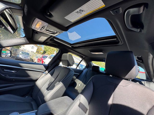 2018 BMW 3 Series Image 25