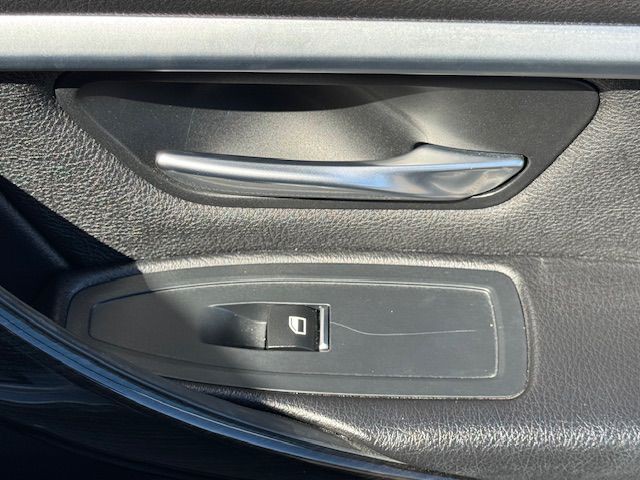 2018 BMW 3 Series Image 17