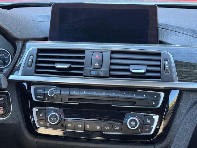 2018 BMW 3 Series Image 24