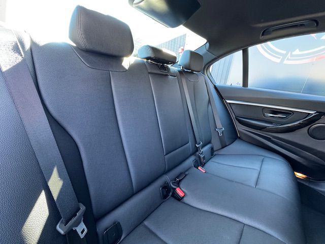 2018 BMW 3 Series Image 19