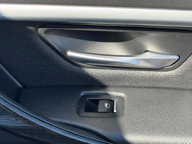 2018 BMW 3 Series Image 20