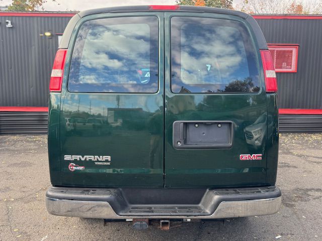 2016 GMC Savana Image 9