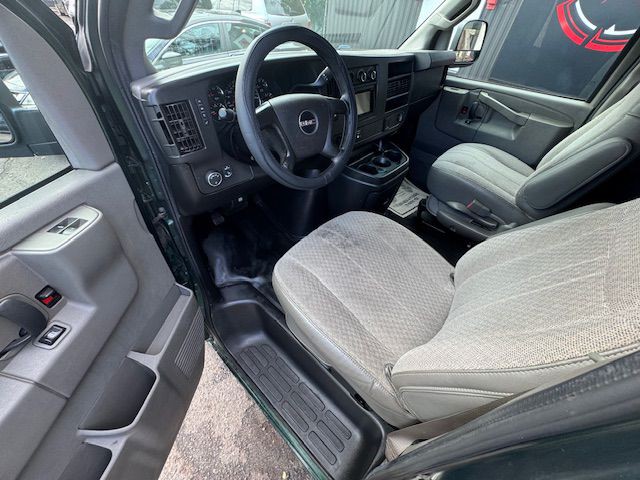 2016 GMC Savana Image 13