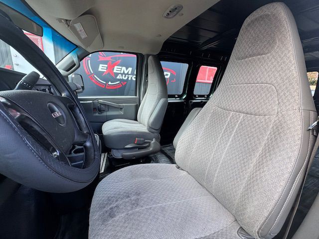 2016 GMC Savana Image 15