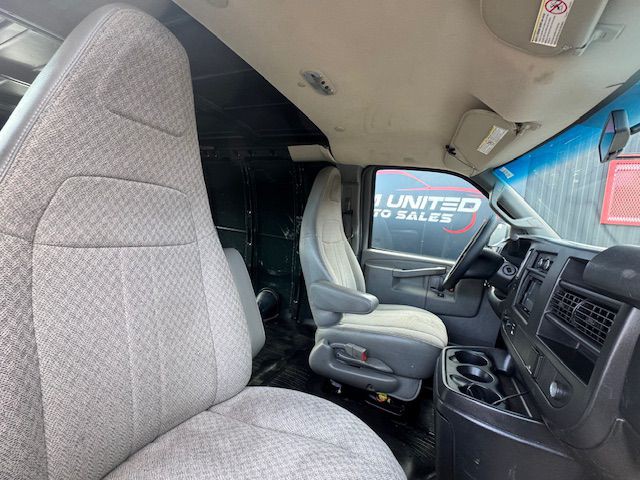 2016 GMC Savana Image 19