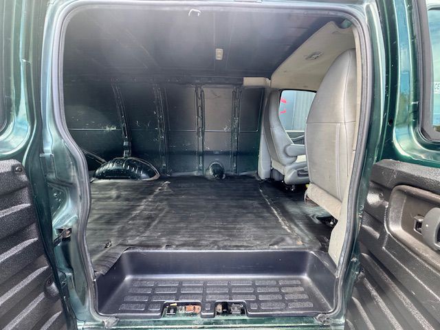 2016 GMC Savana Image 21