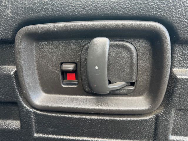 2016 GMC Savana Image 22