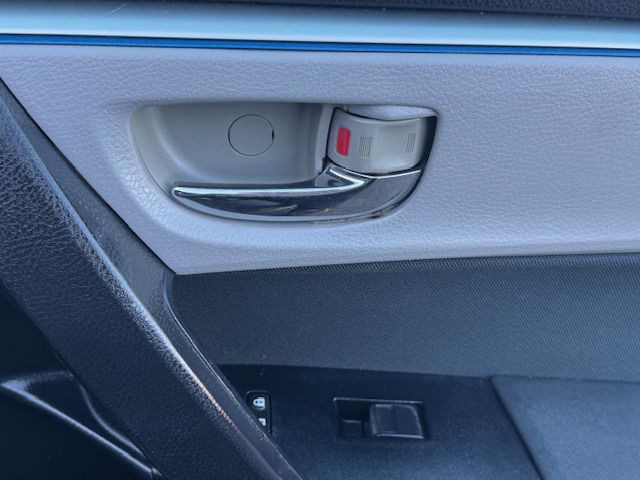 2015 Toyota Corolla Image 17