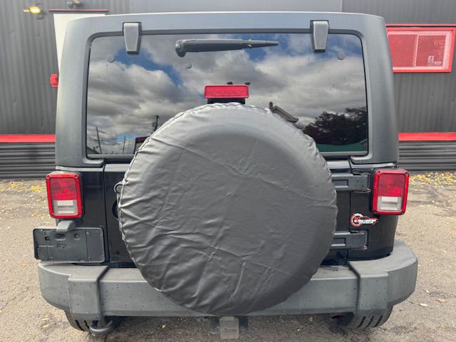 2012 Jeep Wrangler Unlimited Image 9