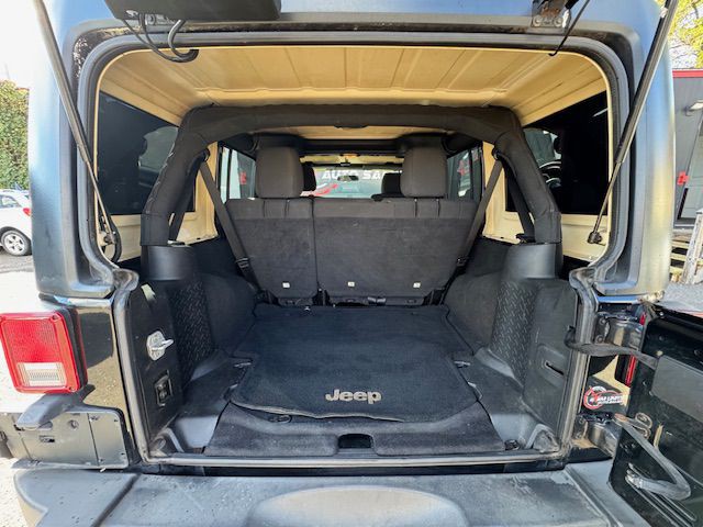 2012 Jeep Wrangler Unlimited Image 10