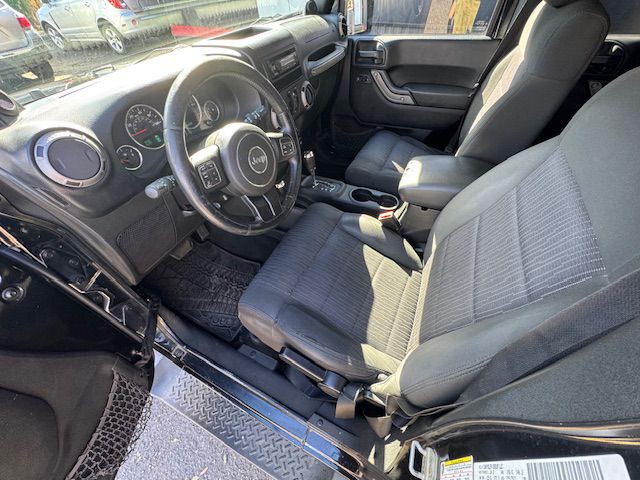 2012 Jeep Wrangler Unlimited Image 11