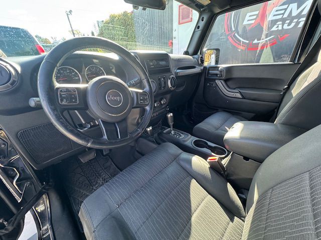 2012 Jeep Wrangler Unlimited Image 12